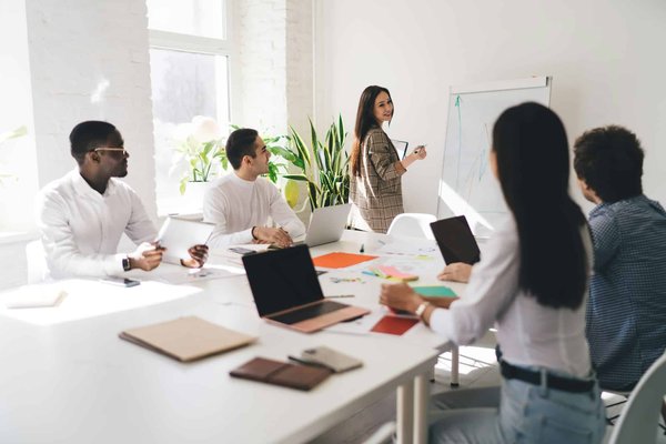 Quelles stratégies pour une carrière réussie en tant que développeur de logiciels pour le secteur de la santé ?